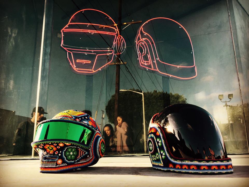 Cliente lanzadera a menudo Daft Punk ya tiene sus cascos con arte wixárika gracias a fan mexicano