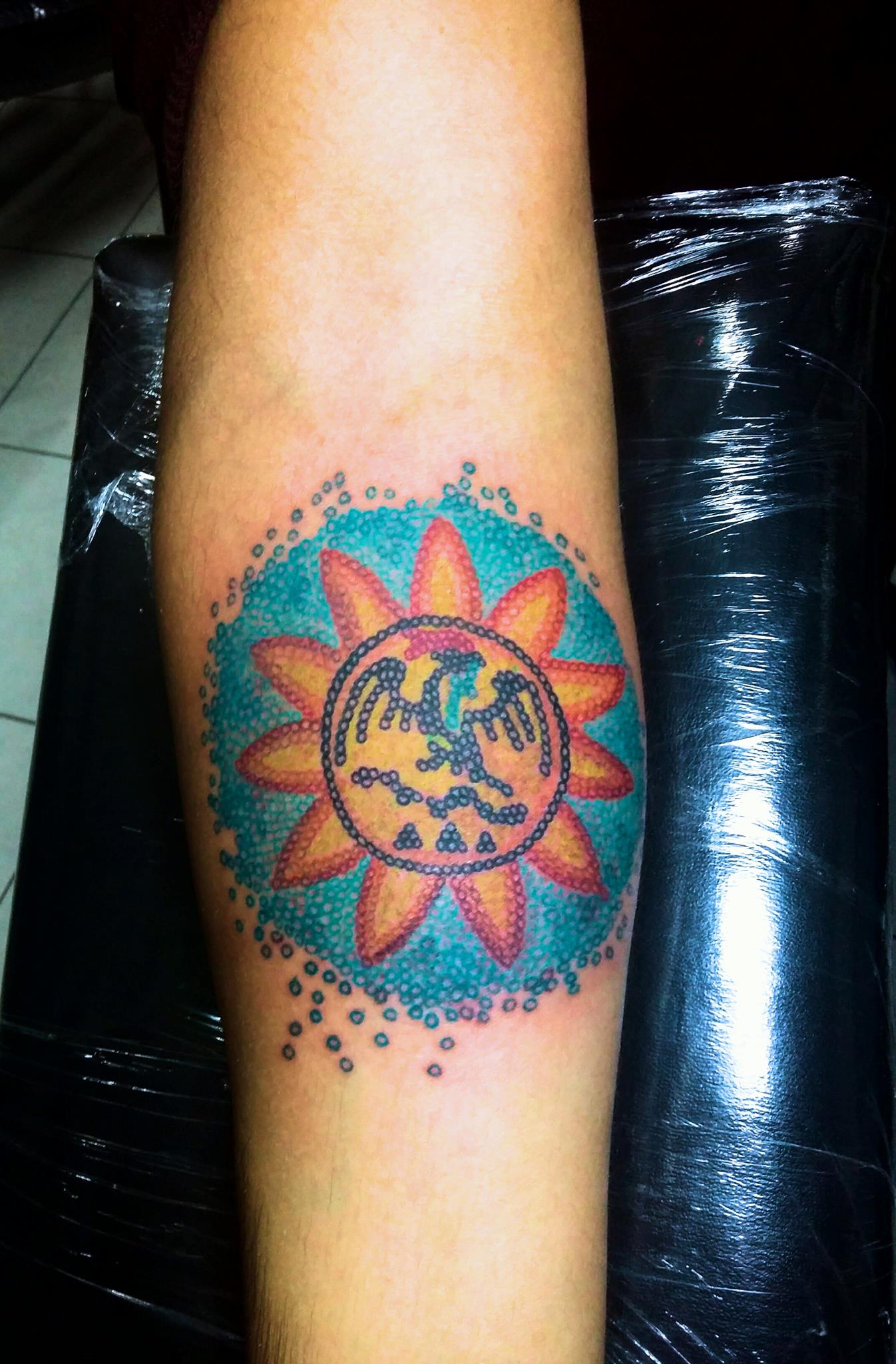 Tatuaje de escudo Mexica 