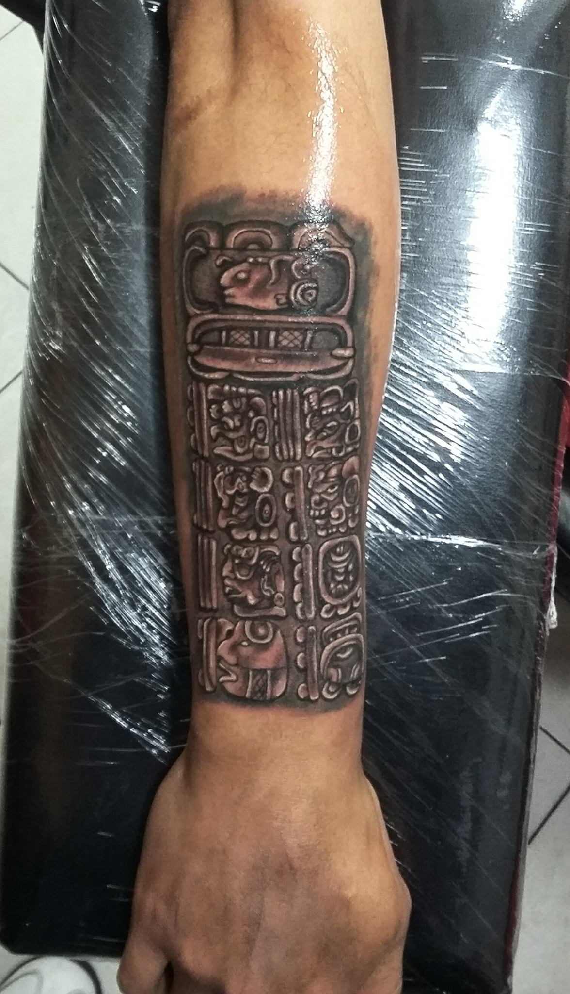 Tatuaje de estela Maya