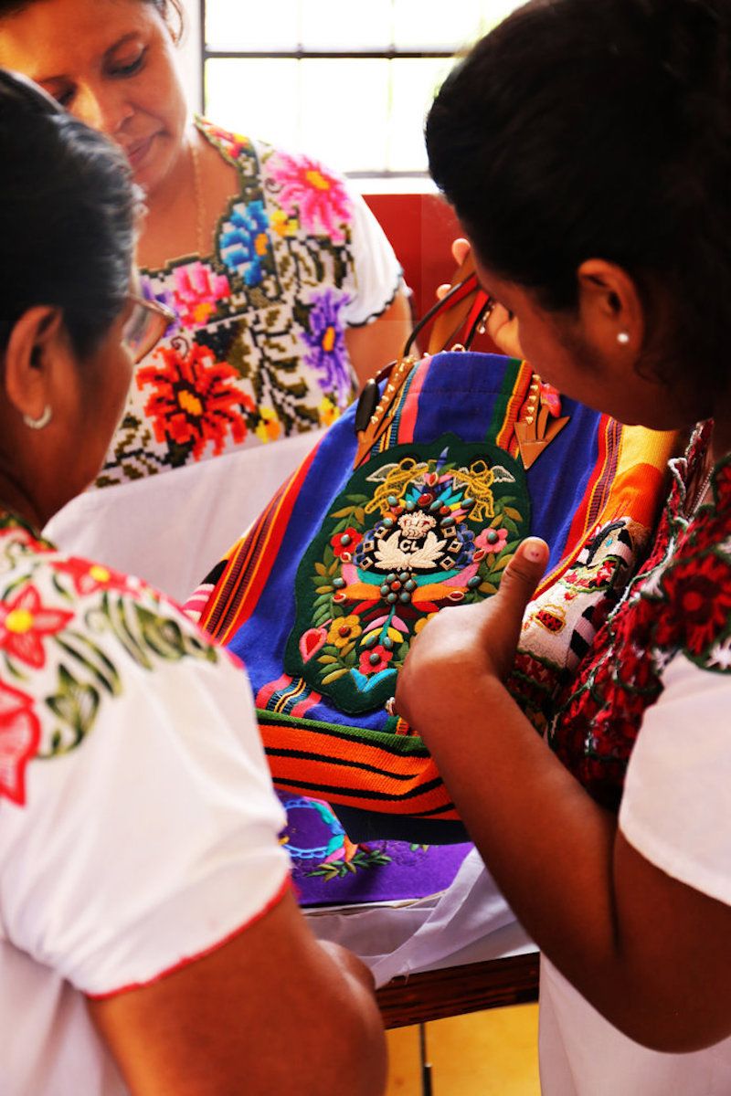 Explotación laboral de Louboutin a artesanas mayas