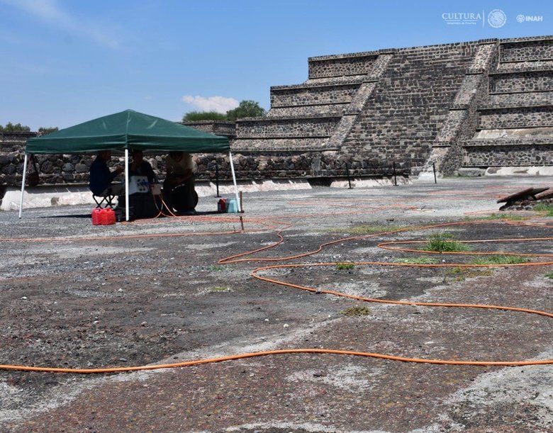 El túnel podría conectar a la Pirámide de la luna con la plaza de este mismo monumento