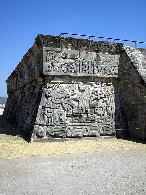 Quetzalcóatl, en las pirámides de Xochicalco