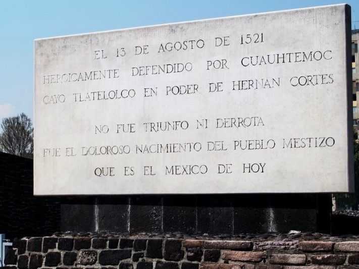 Placa en Tlatelolco que conmemora la caída de Tenochtitlán