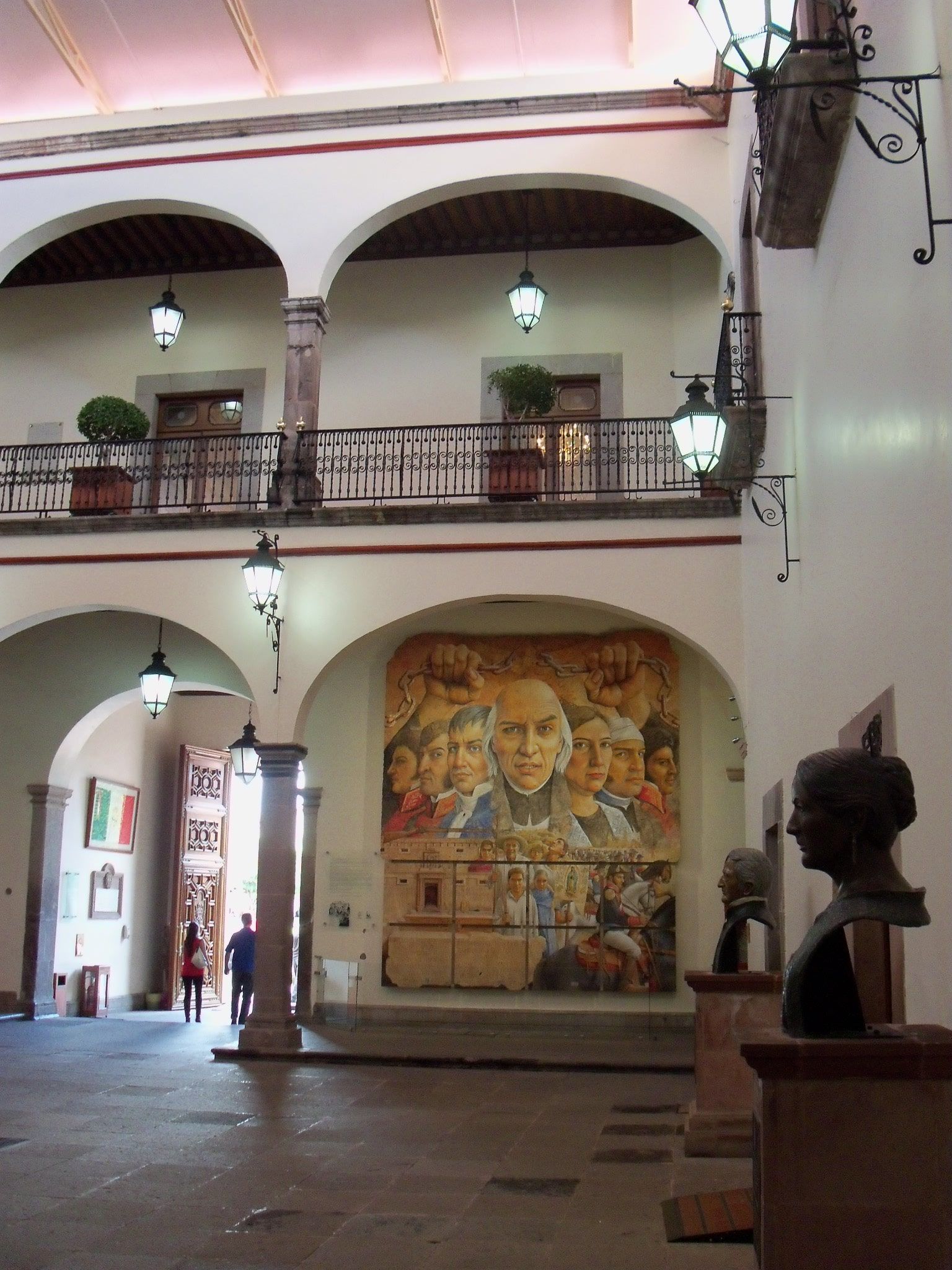 Casa_De_La_Corregidora_Queretaro_mural-min